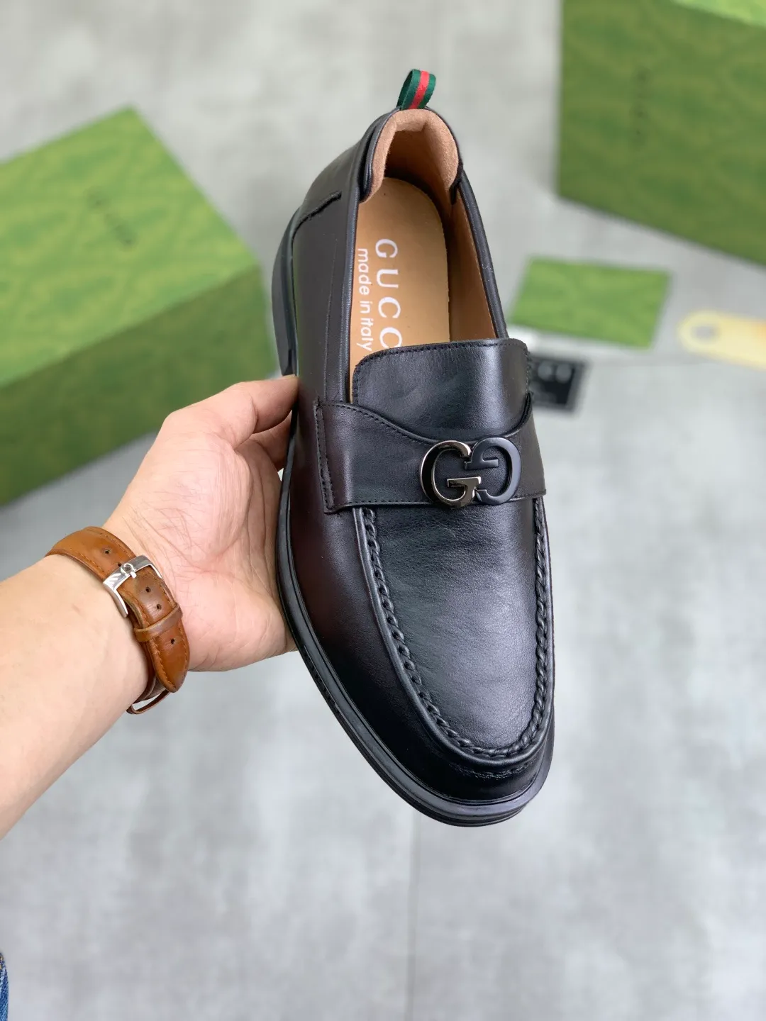 Men's shoes💰P500💰【New model, soft and comfortable Gucci classic business leather shoes hot selection (Gucci) official website latest Gucci business leather shoes, hot style 💥 simple and elegant style, exclusive for trendy men. Unique official website latest brand original double G embossed elements 👑 Gucci original decoration, fashionable and generous, the fabric is original calfskin ✅ Fully imported first-layer pigskin lining, the official website specifies wear-resistant, rubber business outsole, the classic model is taken in kind at the counter 🎬38-44 (customized at 45) black Brown optional